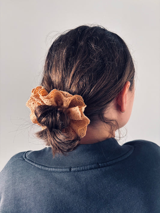 Scrunchie romantic bubbles nude