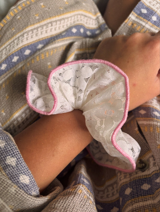 Scrunchie pink bride